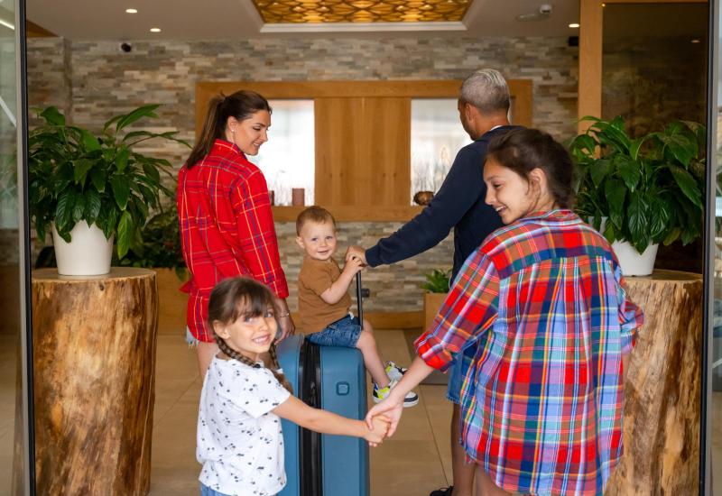 2e6c8ce1-3e19-4d0b-9b24-cd93b668b2d2,420664.jpg?WebbinsCacheCounter=2