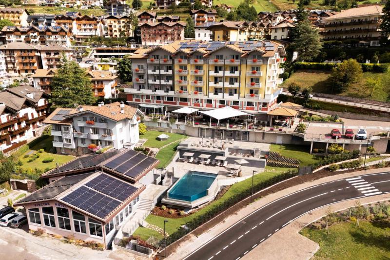 c6b16f23-4e97-4918-a7c8-5b99188b706c,420769.jpg?WebbinsCacheCounter=2